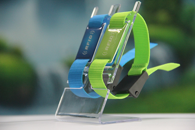 长毛的id硅胶腕带魔术手套，，，，，污渍一洗就掉